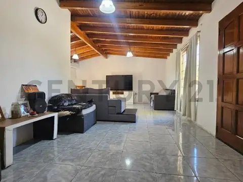 HERMOSA CASA EN GUAYMALLEN DORREGO