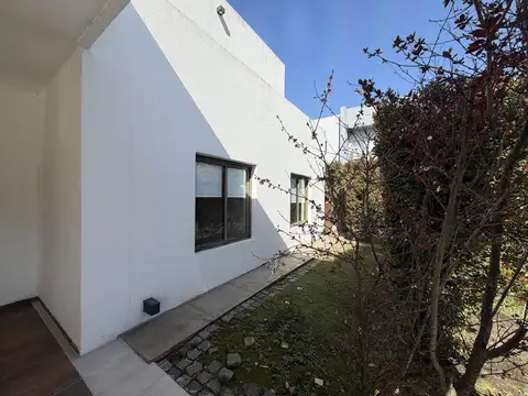 Venta Casa 5 ambientes Fincas de Iraola II con Piscina Climatizada
