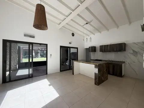 Casa en Venta con 5 cocheras