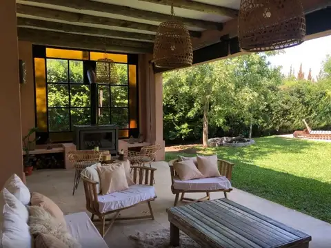 Casa en Alquiler con 1 cochera