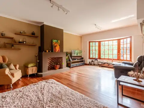 Casa en Venta con 3 cocheras