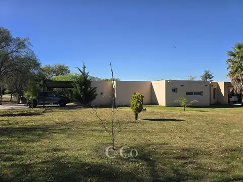 Casa 10 ambientes con 2 baños