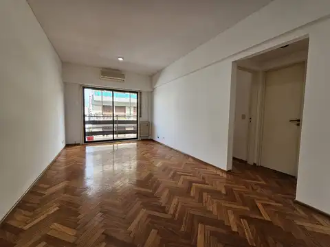 2 ambientes frente con balcón - Muy Luminoso