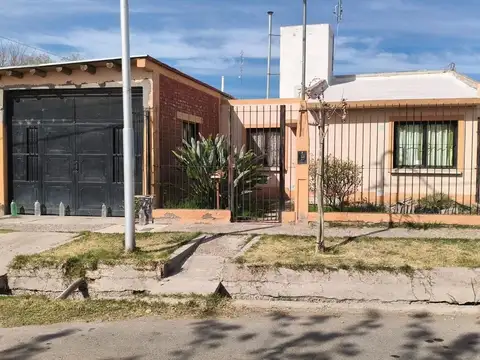 CASA DOS DORMI, BARRIO PARRALES DE SOEVA, GLLÉN