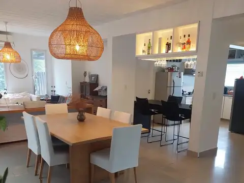 Casa en Alquiler Temporal con 2 cocheras