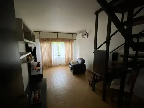 Casa 4 habitaciones con quincho y pileta en venta