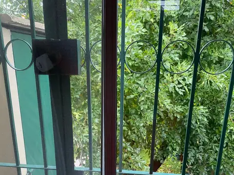 Casa 8 ambientes con 3 baños