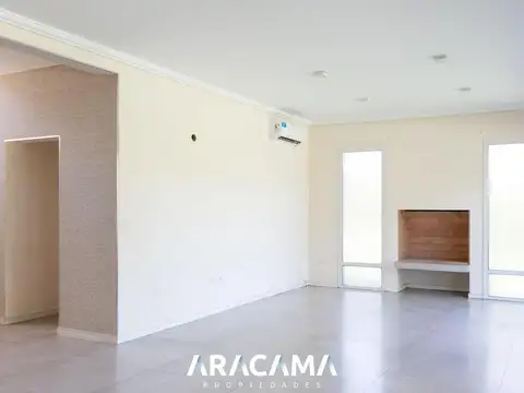 Casa 5 ambientes con 4 baños