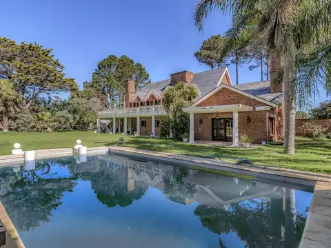 CASA VENTA 4 DORMITORIOS BEVERLY HILLS