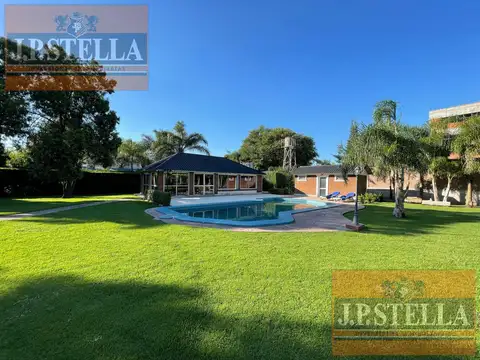 Casa en Venta con 3 cocheras