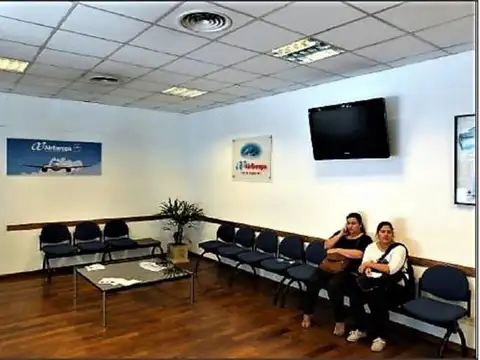 Local en Alquiler Via Pública
