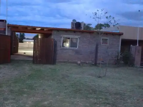 VENTA - Casa en Andino - 1 dorm. con cochera, pileta y parrillero