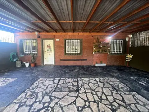 Casa 3 ambientes con 2 baños