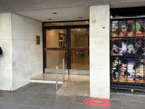 Departamento en alquiler de tres ambientes con lavadero, zona comercial en Villa Urquiza