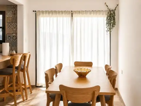 Casa en Venta con 5 cocheras