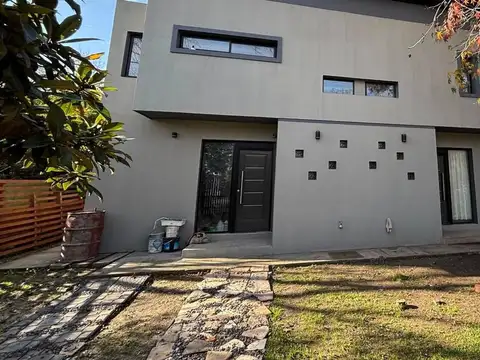 Casa 5 ambientes con 4 baños