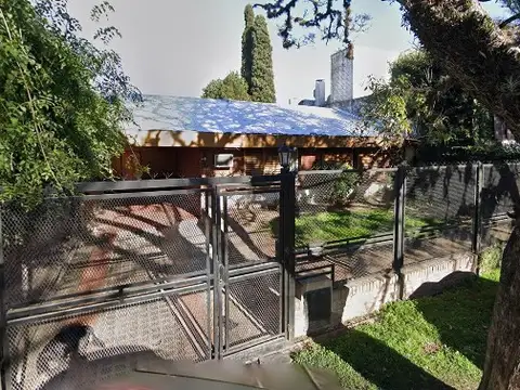 CASA EN VENTA DE 3 DORMIT EN HERMOSO LOTE Y UBICACION.