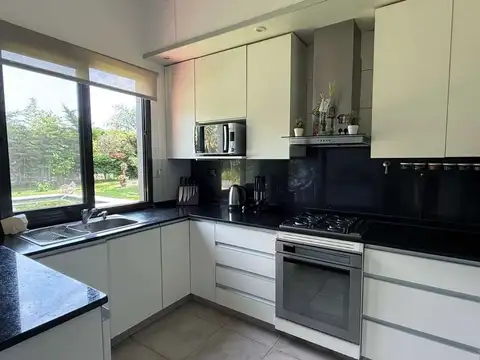 Casa en Venta en Acacias Blancas, USD 220.000