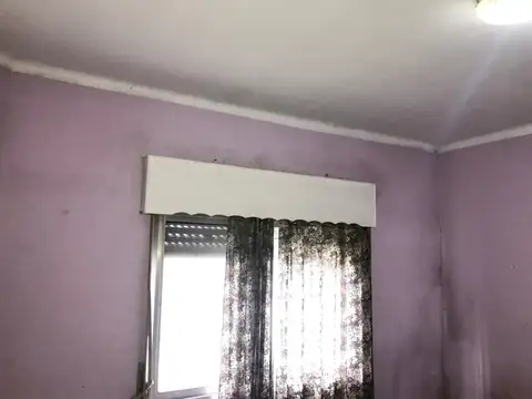 Casa 8 ambientes con 2 baños