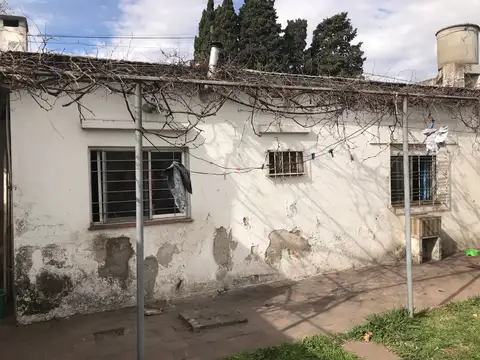 CASA EN VENTA - OPORTUNIDAD -
