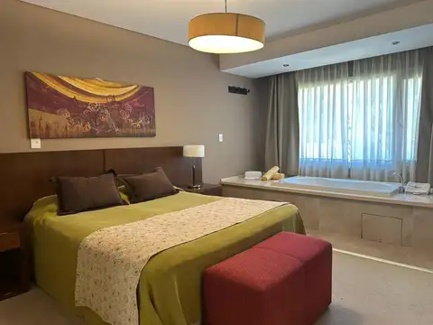 VILLAGE CONDO 100
