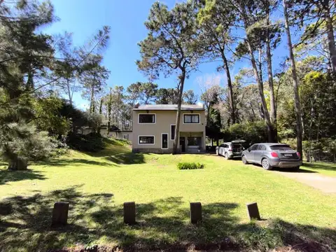 Cariló.  Casa en venta, calle Encina. Puede Financiar  -A1