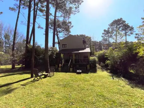 Cariló.  Casa en venta, calle Encina. Puede Financiar  -A1