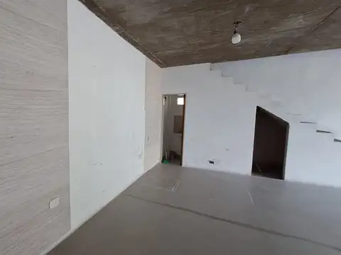 Local en Alquiler Via Púb.