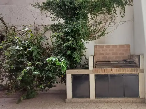 Depto Tipo Casa en Venta en Chacarita, USD 140.000