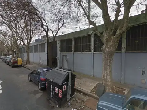 VENTA TERRENO CON DEPOSITOS, GALPONES Y RENTAS