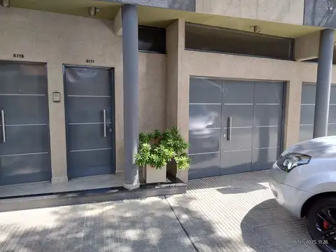 IMPECABLE DUPLEX 3 AMBIENTES GARAGE CUBIERTO JARDIN