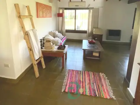 Casa 4 ambientes con 2 baños