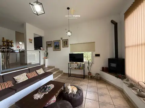 Casa 5 ambientes con 2 baños