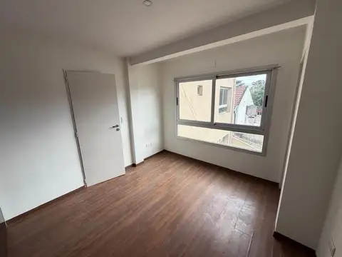 Departamento en Alquiler en Bernal, $ 750.000