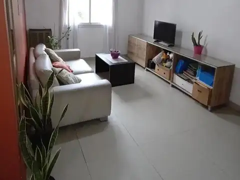 Departamento en venta - 2 Dormitorios 1 Baño - Cochera - 67mts2 - Los Hornos, La Plata