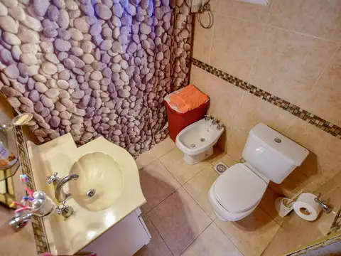 CASA EN VENTA LA PLATA 2 DORMITORIOS