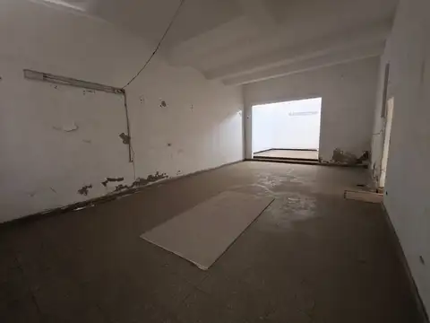 VENTA CASA CON DEPOSITO Y DEPARTAMENTO PUEYRREDON