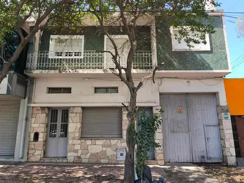 VENTA CASA CON DEPOSITO Y DEPARTAMENTO PUEYRREDON