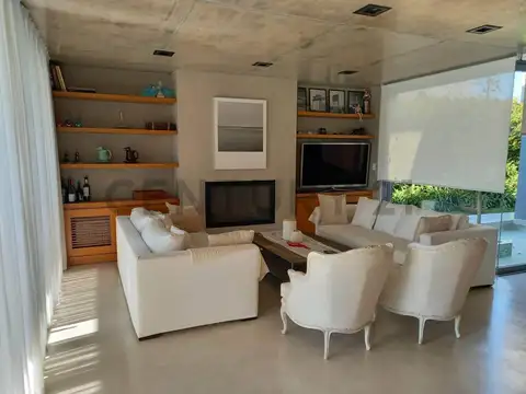 Casa 5 ambientes con 3 baños