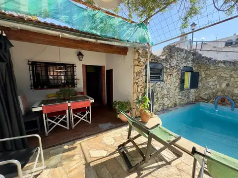Casa 4 ambientes con 2 baños