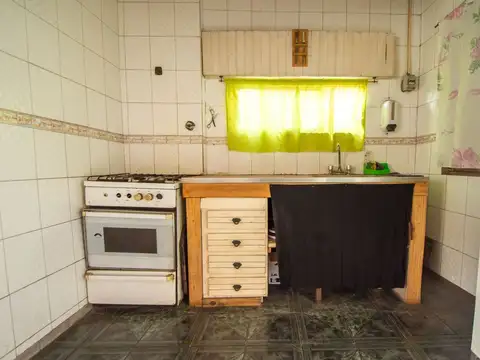 Casa 3 ambientes c/cochera González Catan