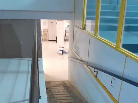 Oficina 10 ambientes con 3 baños