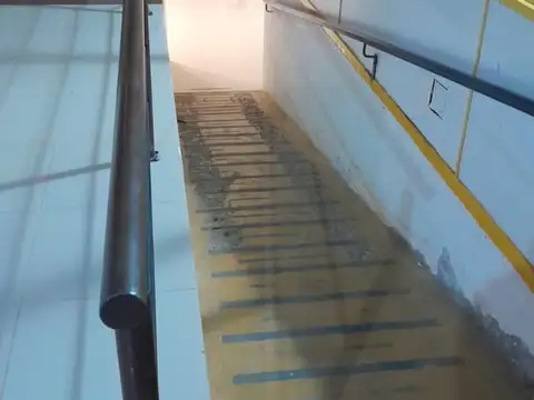 Oficina 10 ambientes con 3 baños