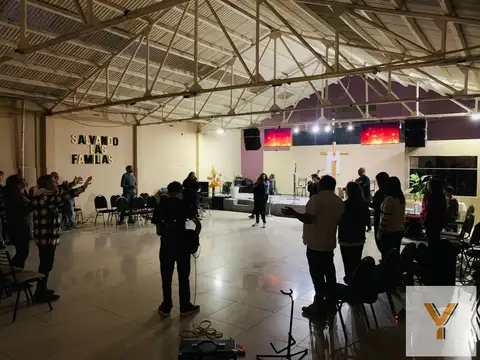 Oficina 10 ambientes con 3 baños