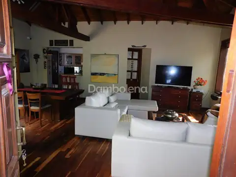 Casa 5 ambientes con 4 baños