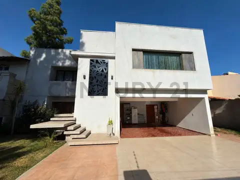 CASA DE CATEGORIA EN VENTA - VILLA NUEVA, GUAYMALLÉN