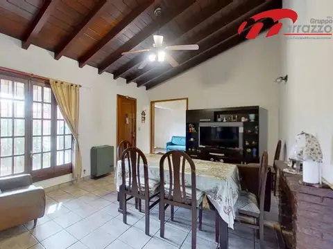 Casa en Venta con 2 cocheras