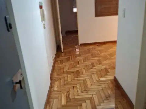 AMPLIO MONOAMBIENTE DIVIDIDO