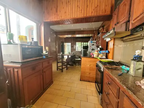 Casa 6 ambientes con 4 baños