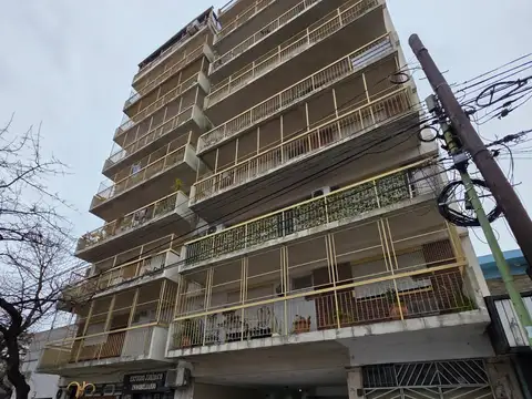 DOS AMBIENTES - LATERAL - MUY LUMINOSO - BAJAS EXPENSAS - LAVADERO  EN COCINA - MUY BUEN ESTADO